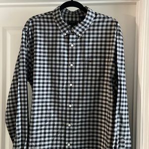 Mens XL long sleeve Dockers button down shirt.